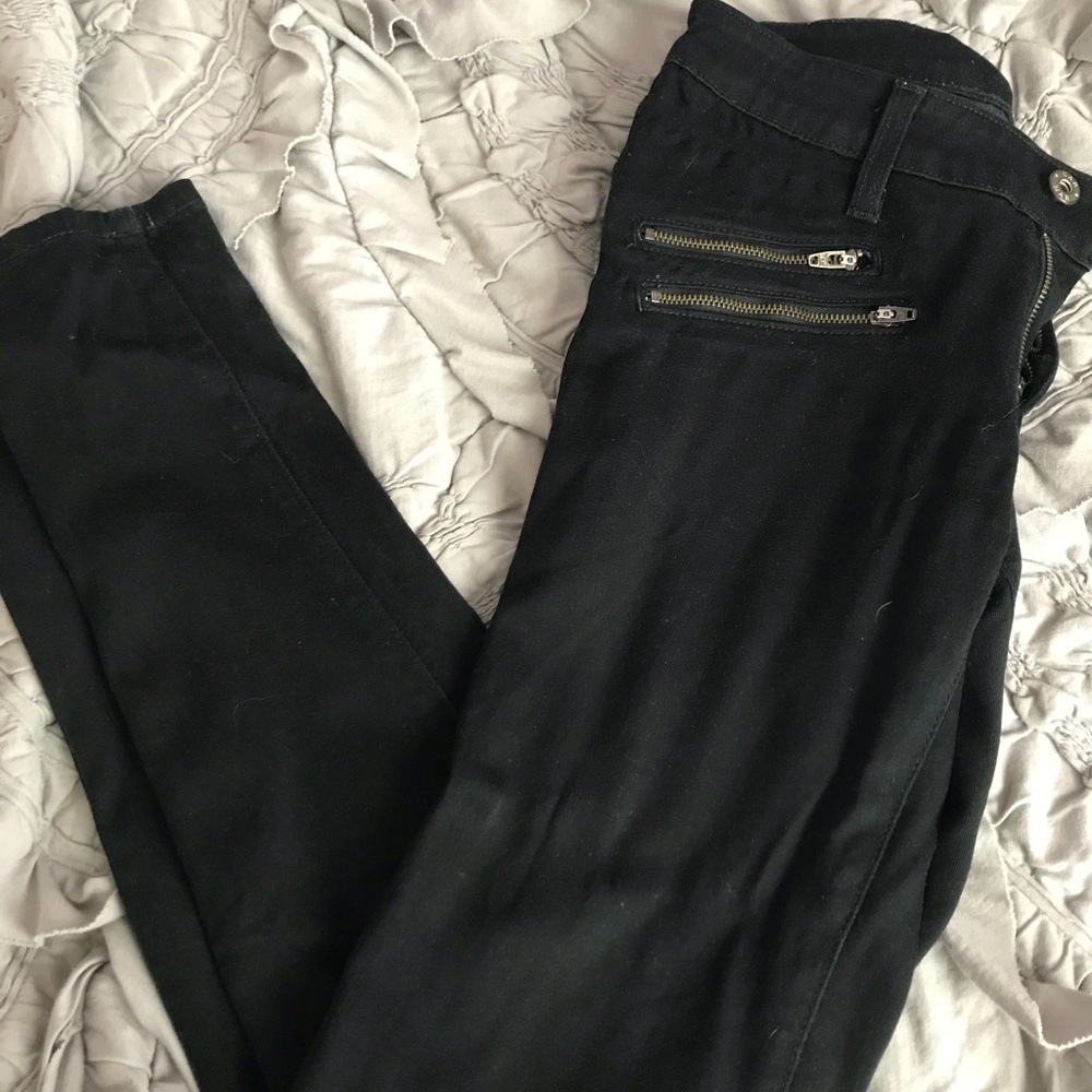 Car mar jeans with zippers